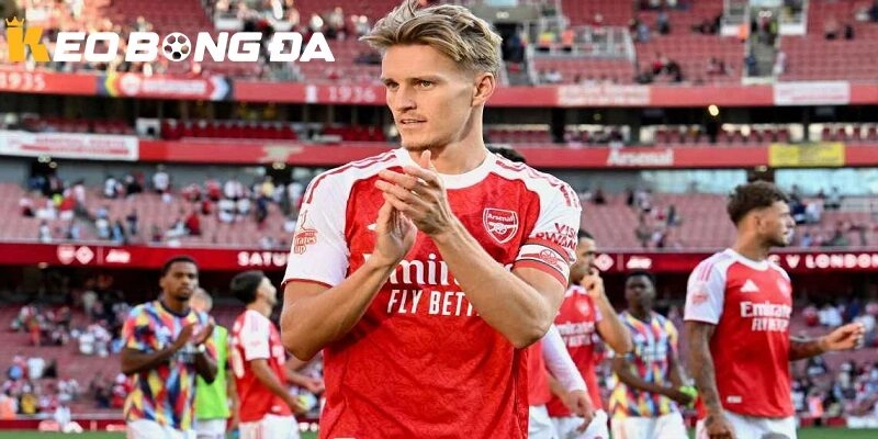 Odegaard tiếp tục rời sân sớm, Arsenal lo lắng giữa niềm vui chiến thắng tại keobongda